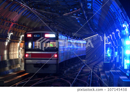 在東急新橫濱線運行的東急3000系列 在東急新橫濱線運行的東急3000系列 107145438
