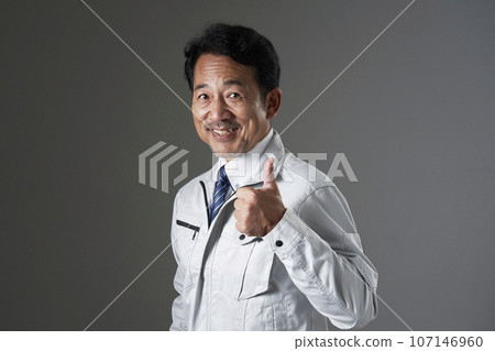 Workers doing a good pose, black background 107146960