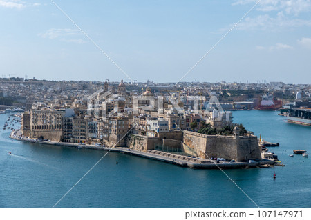 Malta, Valletta, View of Grand Harbour, Senglea from Upper Barrakka Gardens Malta, Valletta, View of Grand Harbour, Senglea from Upper Barrakka Gardens 107147971