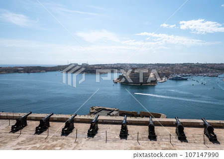 Malta, Valletta, cannon battery in the Upper Barakka public gardens 107147990