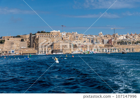 Malta, Valletta, View of the capital from the sea, Upper Barakka Gardens, cannons and lift 107147996