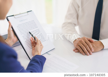 Lawyer woman explaining business contract and giving consultation legal agreement with businessman 107148305