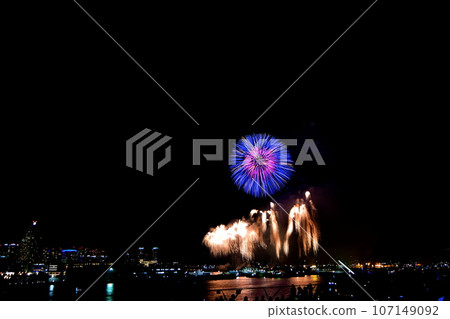 煙花橫濱/神奈川縣報紙菸花匯演2014年橫濱大學橋（山下公園）2014年8月5日 107149092
