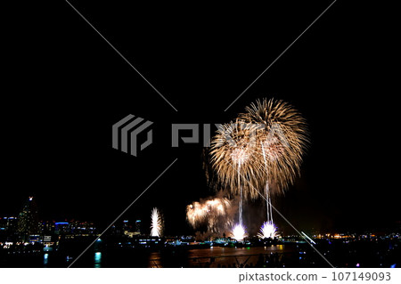 煙花橫濱/神奈川縣報紙菸花匯演2014年橫濱大學橋(山下公園)2014年8月5日 煙花橫濱/神奈川縣報紙菸花匯演2014年橫濱大學橋(山下公園)2014年8月5日 107149093