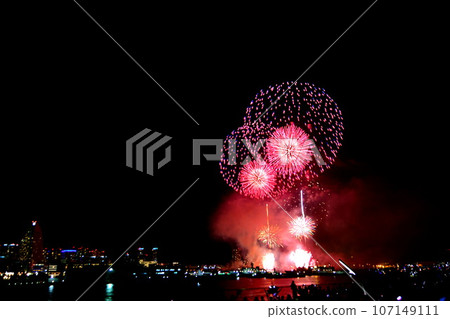 煙花橫濱/神奈川縣報紙菸花匯演2014年橫濱大學橋（山下公園）2014年8月5日 107149111