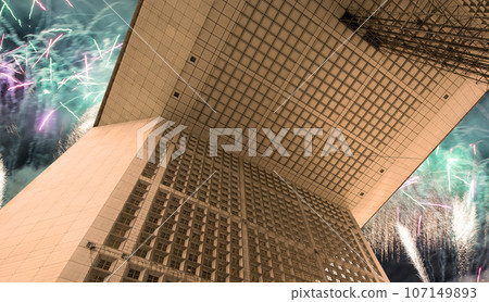 Celebratory fireworks over the La Grande Arche. La Defense, commercial and business center of Paris, France 107149893