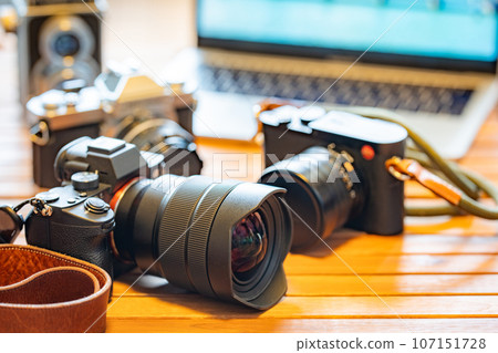 [攝影師] 相機與筆記型電腦 [創作者] 107151728