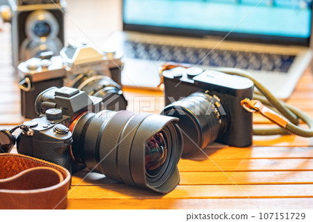 [攝影師] 相機與筆記型電腦 [創作者] 107151729