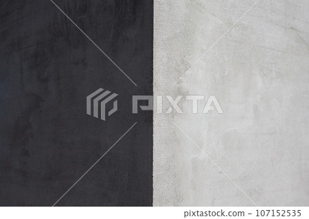 The corner of the house is covered with gray putty, the light and dark side of the wall. 107152535