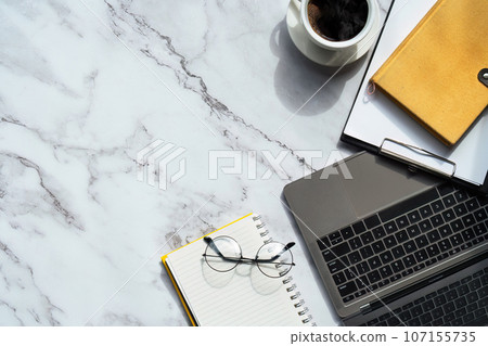 Top view above of marble pattern desk with keyboard computer, notebook and coffee cup with equipment other office supplies. business and finance concept. workplace,with blank copy space mock up 107155735