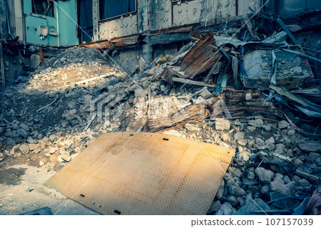 Sunlight shining into the building demolition work site b-4 Emphasis on warm and cool colors Sunlight shining into the building demolition work site b-4 Emphasis on warm and cool colors 107157039