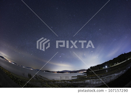 瀨戶內冬季星空獵戶座和冬季天河 瀨戶內冬季星空獵戶座和冬季天河 107157290