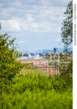 Airplane landing at Komatsu Airport and tire smoke｜Komatsu City, Ishikawa Prefecture 107158002