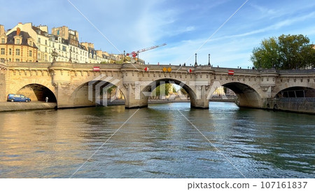 Famous Pont Neuf Bridge in Paris Famous Pont Neuf Bridge in Paris 107161837