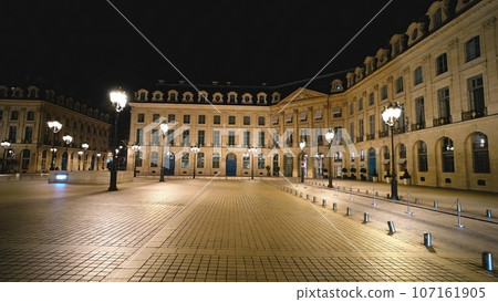 Amazing and luxury Vendome Square in Paris by night 107161905