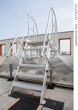 Aluminum stairs for going over the pipes 107162335