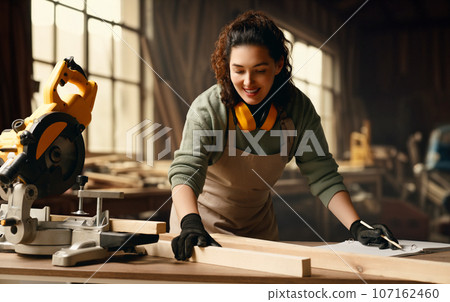 carpenter is working in workshop 107162460