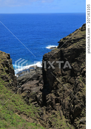 從與那國島三二台展望台眺望美麗的藍色海景 107163105