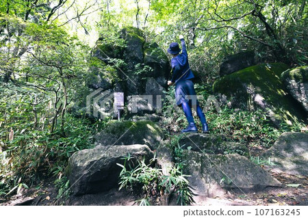 A man who feels the power of nature, ``Finally, I have obtained power!'' 107163245