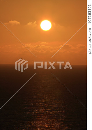 View of the last sunset in Japan from Nishizaki on Yonaguni Island 107163591