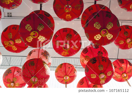 Red Chinese lanterns, chinese new year 107165112