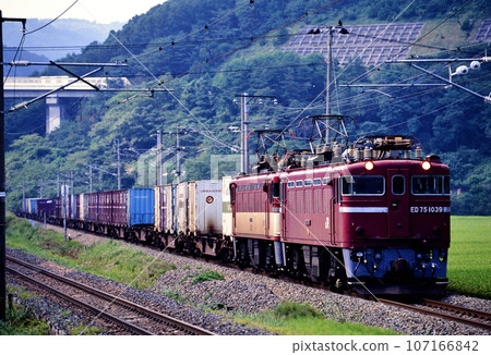 2002 ED751039 heavy container freight train running on the former Tohoku Main Line 107166842