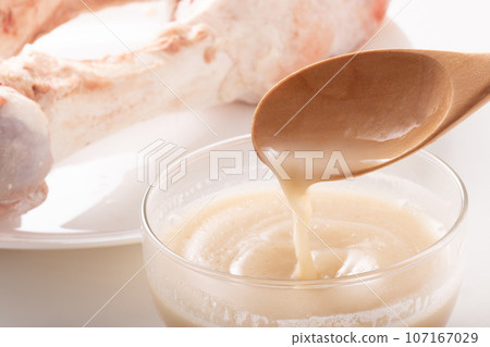 Tonkotsu ramen soup Tonkotsu ramen soup 107167029