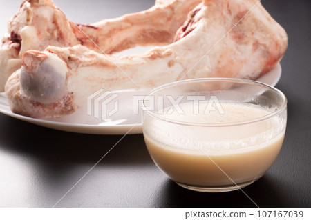 Tonkotsu ramen soup Tonkotsu ramen soup 107167039