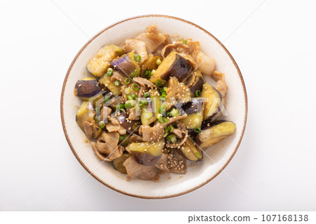 Stir-fried pork belly and eggplant with miso 107168138