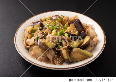 味增茄子炒五花肉 107168142