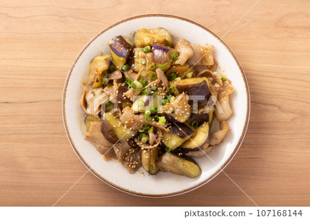 味增茄子炒五花肉 107168144