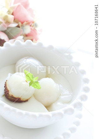 Lychee almond tofu 107168641