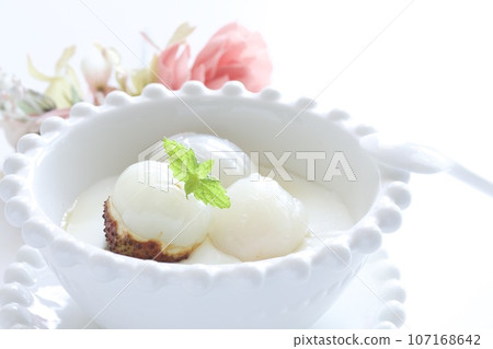 Lychee almond tofu 107168642