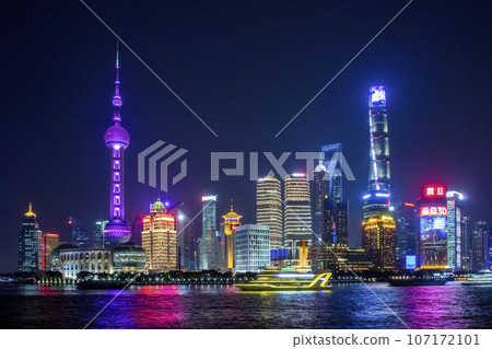 View from the Bund, the night view of Shanghai Pudong Luger Zui (Pudong, Lujiazui) View from the Bund, the night view of Shanghai Pudong Luger Zui (Pudong, Lujiazui) 107172101