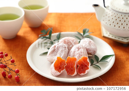 Dried persimmon dried fruit 107172956