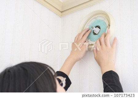 更換通風過濾器（安裝新過濾器） 107173423