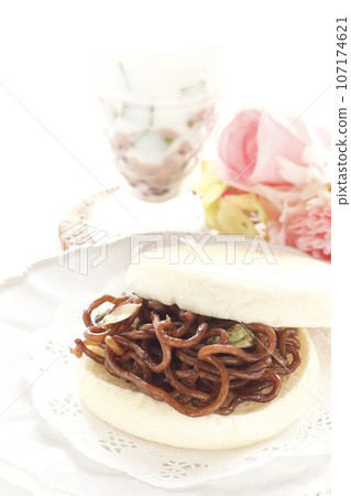 Yakisoba English muffin Yakisoba English muffin 107174621