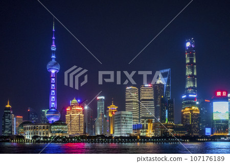 View from the Bund, the night view of Shanghai Pudong Luger Zui (Pudong, Lujiazui) View from the Bund, the night view of Shanghai Pudong Luger Zui (Pudong, Lujiazui) 107176189