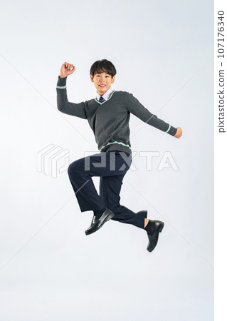 男學生跳躍(也可提供剪紙PNG!請參閱作者連結) 男學生跳躍(也可提供剪紙PNG!請參閱作者連結) 107176340