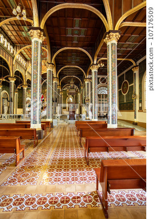 Interior of the cathedral Basilica de Nuestra Senora de los Angeles in Cartago in Costa Rica 107176509