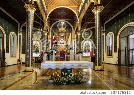 Interior of the cathedral Basilica de Nuestra Senora de los Angeles in Cartago in Costa Rica 107176511