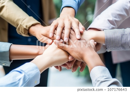 Businessmen joining hands in a circle 107176643
