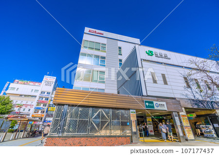 日本九月的東京城市景觀。巢鴨站景觀 107177437