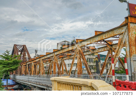 Long Bien Bridge 107177873