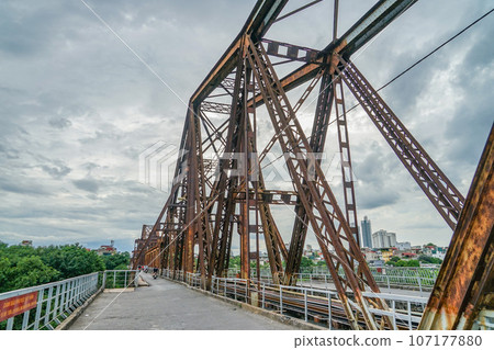Long Bien Bridge 107177880