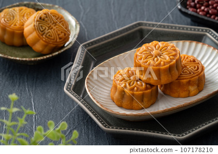 Mid-Autumn Festival Moon cake Geppei 107178210
