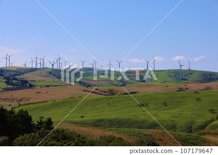 您如何看待北海道、日本最北端、北緯45度的宗谷岬?北海道夏空,遠處庫頁島的美景 您如何看待北海道、日本最北端、北緯45度的宗谷岬?北海道夏空,遠處庫頁島的美景 107179647