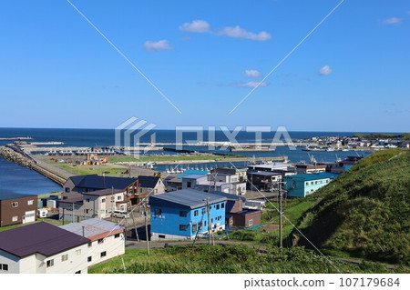 What do you think of Cape Soya in Hokkaido, the northernmost point of Japan, 45 degrees north latitude? Natsuzora Hokkaido, a great view of Sakhalin in the distance 107179684