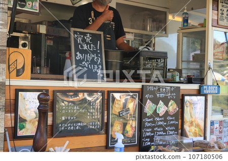 Popular kitchen car sold out Kitchen car at tourist destination Lunch at event venue 107180506