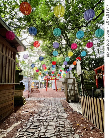 Colorful scenery of Ishiura Shrine in Kanazawa 107181977